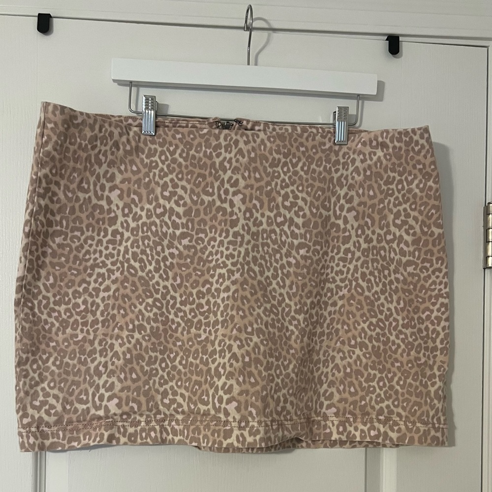 Wild Fable 22W Pink Leopard Skirt
